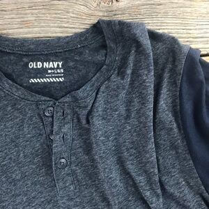 Old Navy Boy’s Blue Henley Size Large